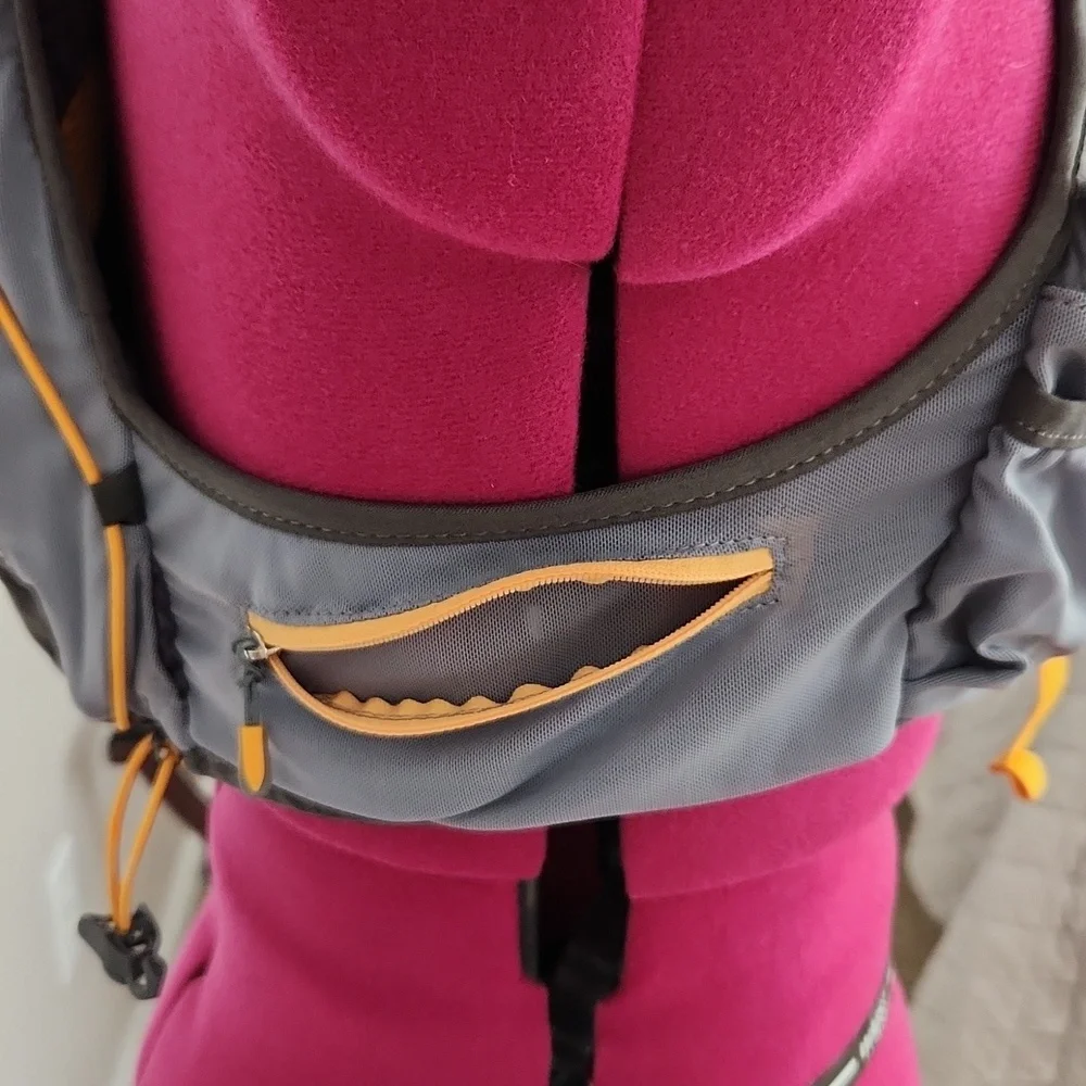 Nathan Runner's/Hiker's vest with water bladder - Picture 4 of 6